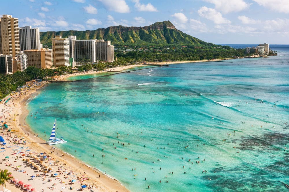 Waikiki beach and Diamond Head Mountain in Honolulu, Hawaii
